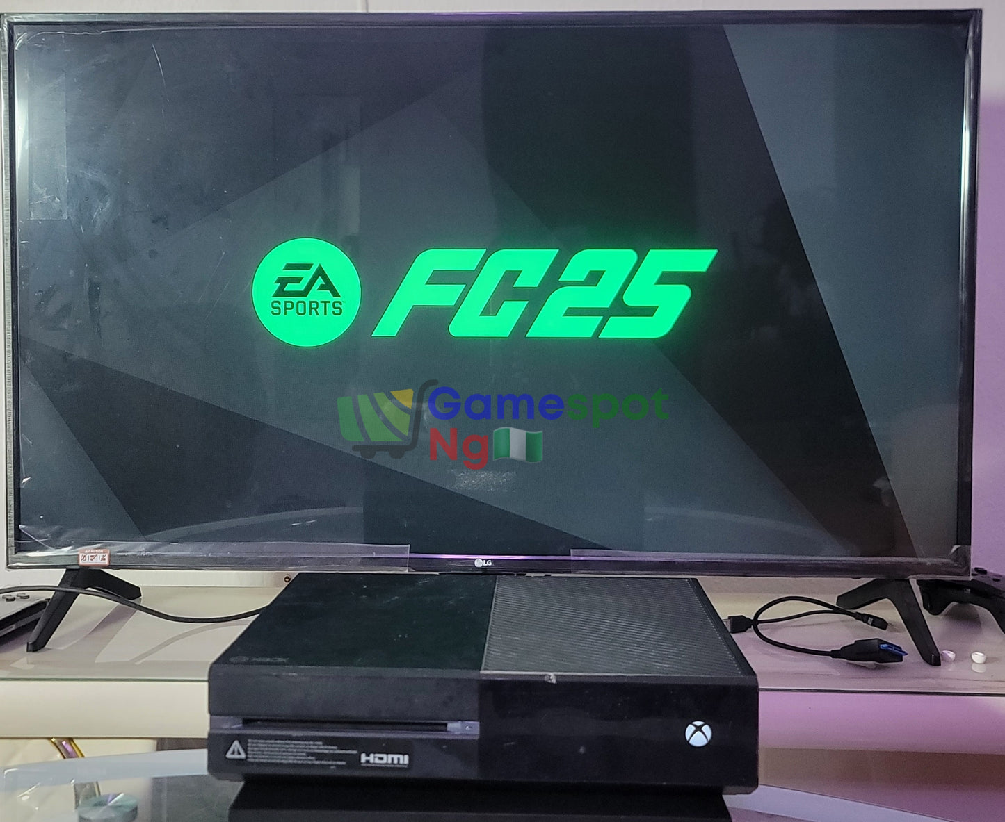 a Black Xbox One + Installed Games MACHINE HEAD only