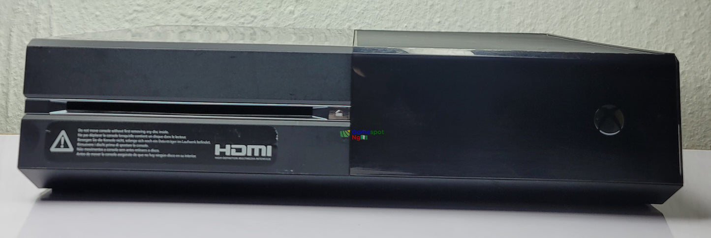 a Black Xbox One + Installed Games MACHINE HEAD only