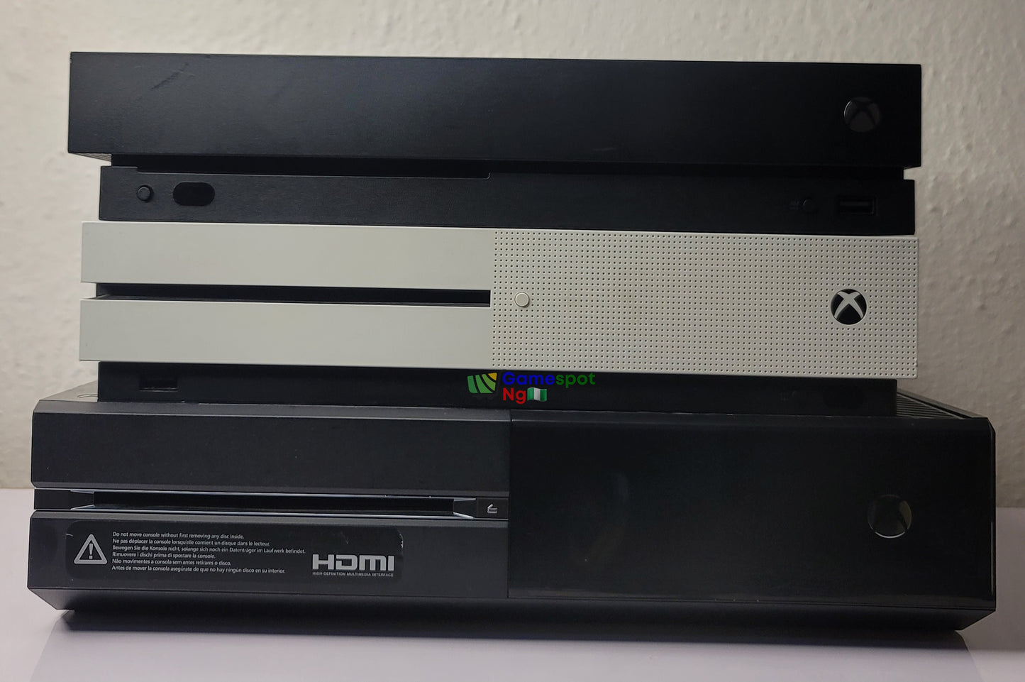 a Black Xbox One + Installed Games MACHINE HEAD only