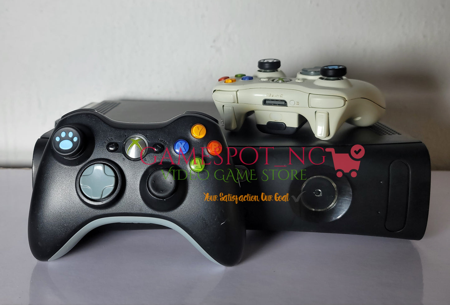 Xbox 360 2 Controllers & 15 Installed Games